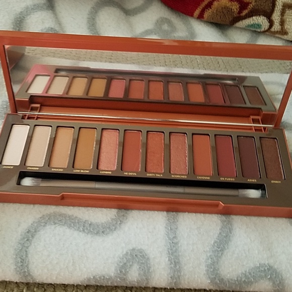 Urban decay eye palette and blush palette brand ne - Picture 4 of 5